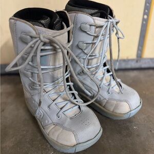 LTD Womens size 6 Snowboard boots